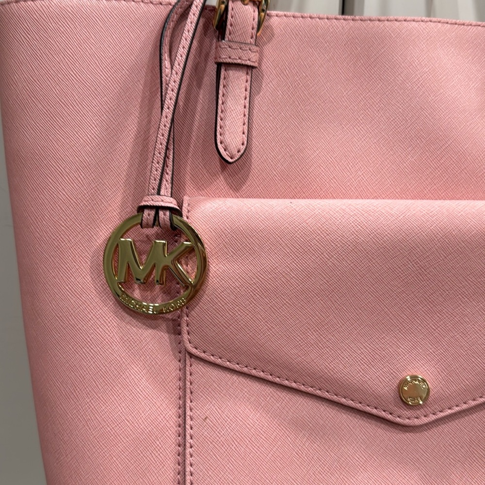 Michael Kors (MK) Pink Bag
Gently used great for work or play - Picture 3 of 15